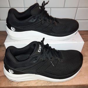 Topo Athletic Phantom 2 - Black and White Running Shoes - Men's Size 11.5